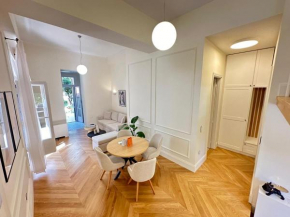 Detached house,with courtyard and fast Wi-Fi in the city centre